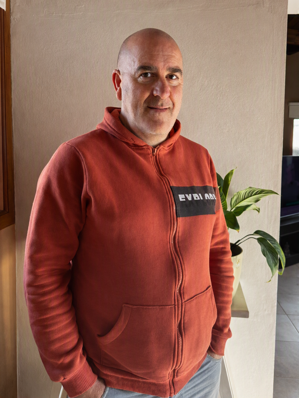 Leonardo Esains